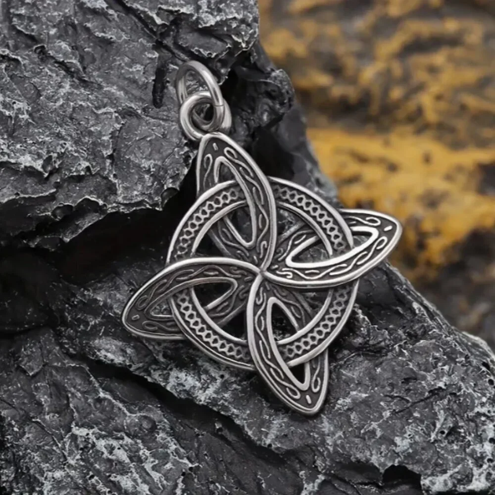 Celtic Witch Magic Knot Necklace NWT